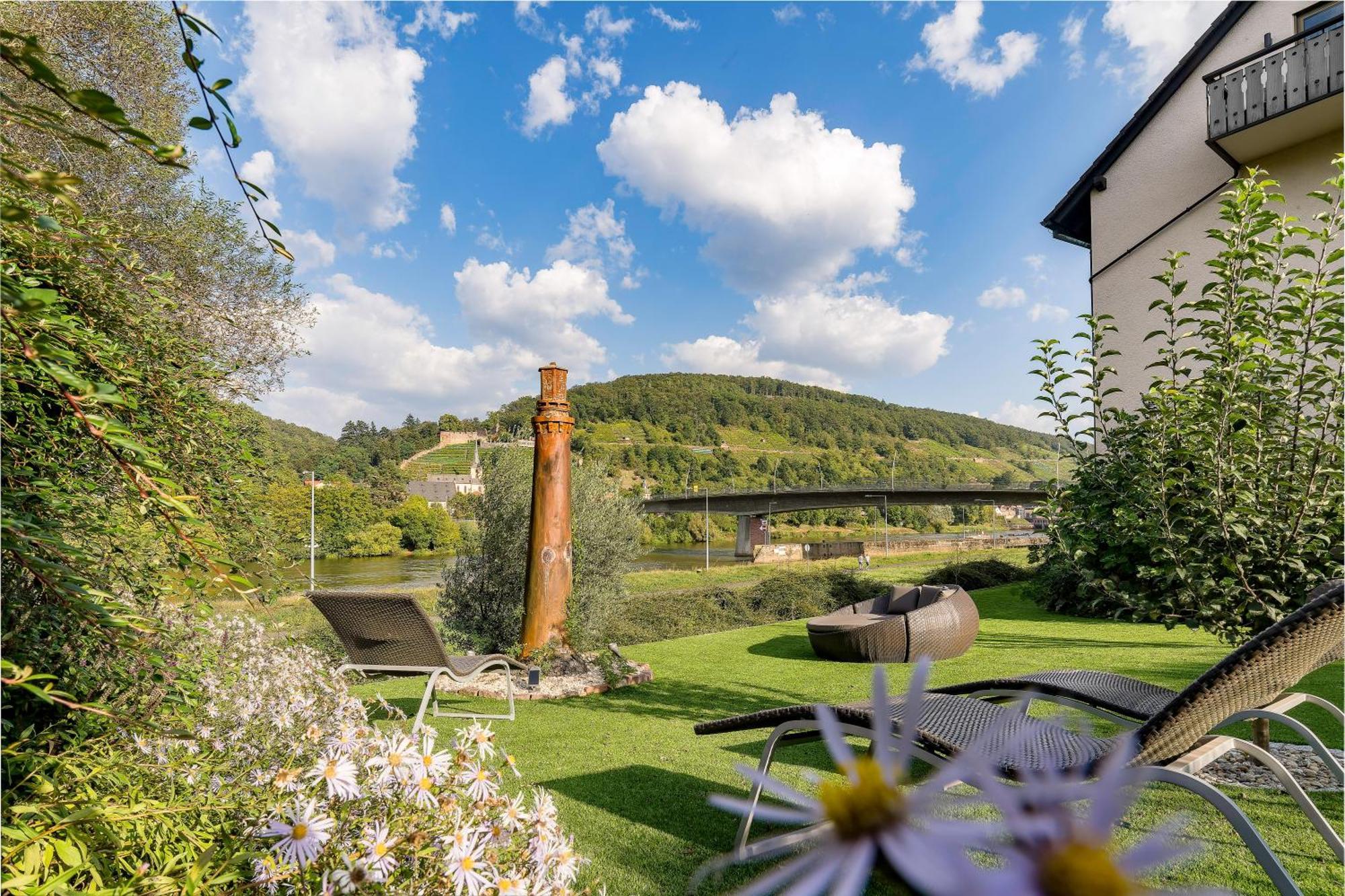 Hotel Straubs Schoene Aussicht Klingenberg am Main Exterior photo