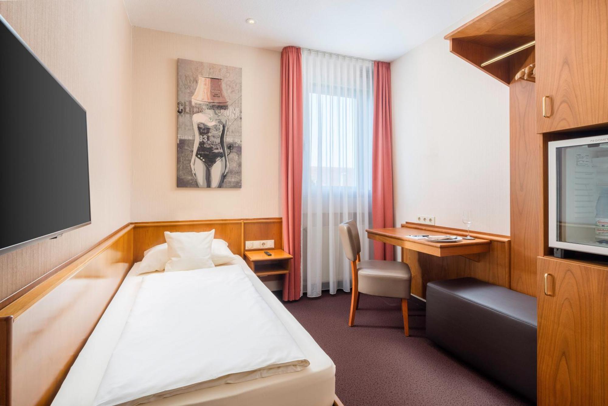 Hotel Straubs Schoene Aussicht Klingenberg am Main Exterior photo